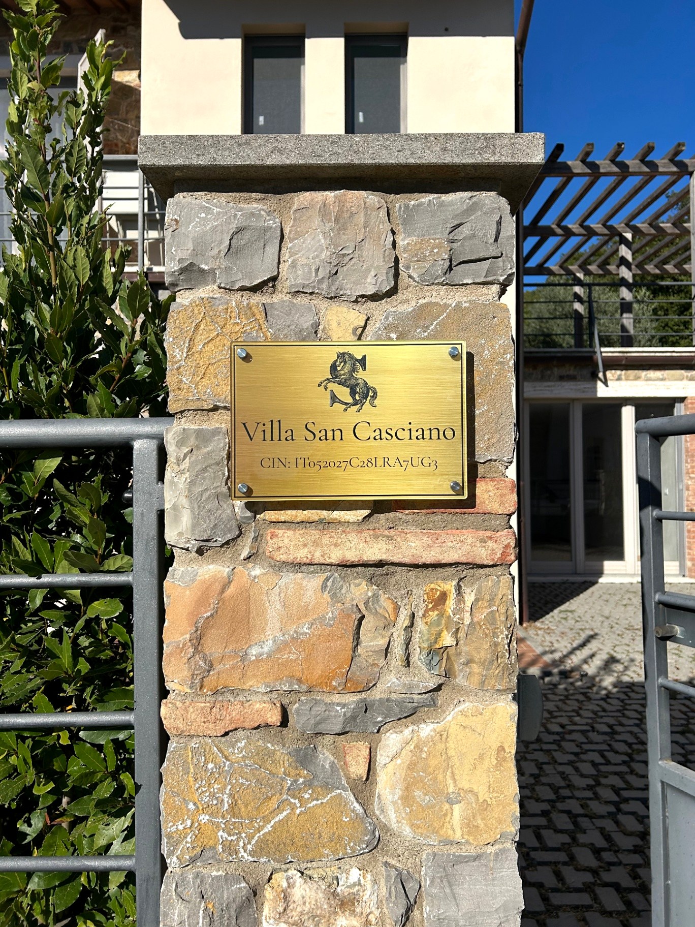 Villa San Casciano name plaque in brass on the stone gatepost
