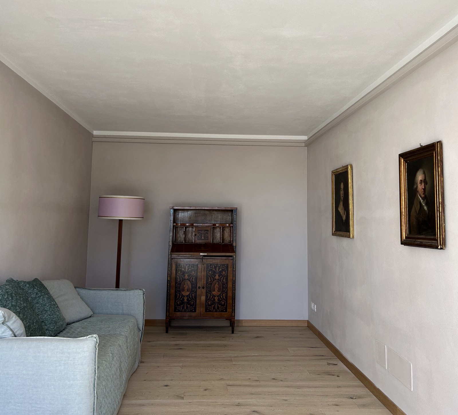 Sitting Room, Sofa Bed & Workspace